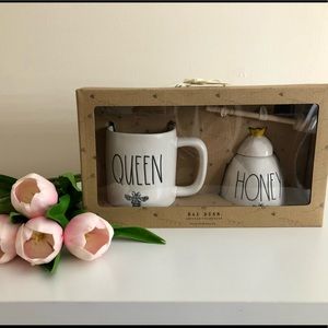 New! RAE DUNN Queen Bee set